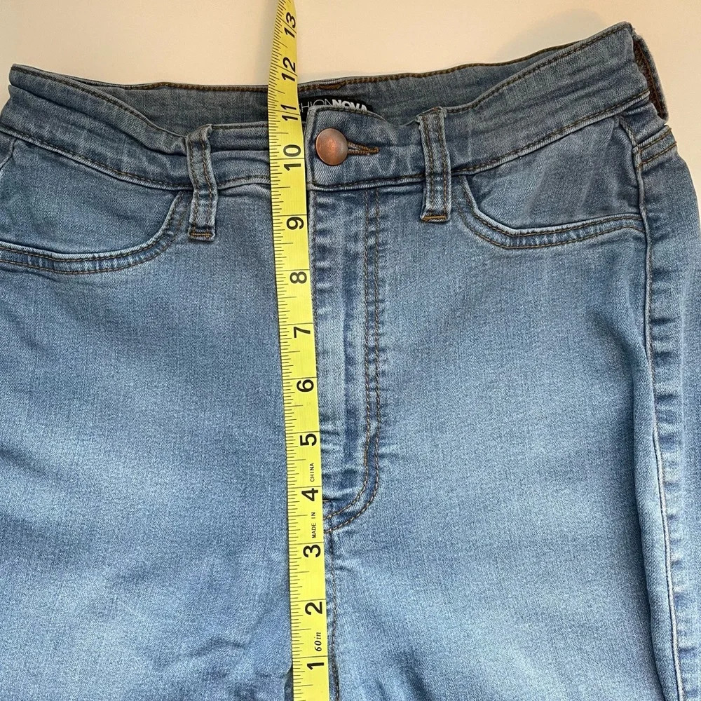 Fashion Nova Light Wash Ultra High Rise Super Skinny Jeans 9 Juniors - Picture 10 of 14